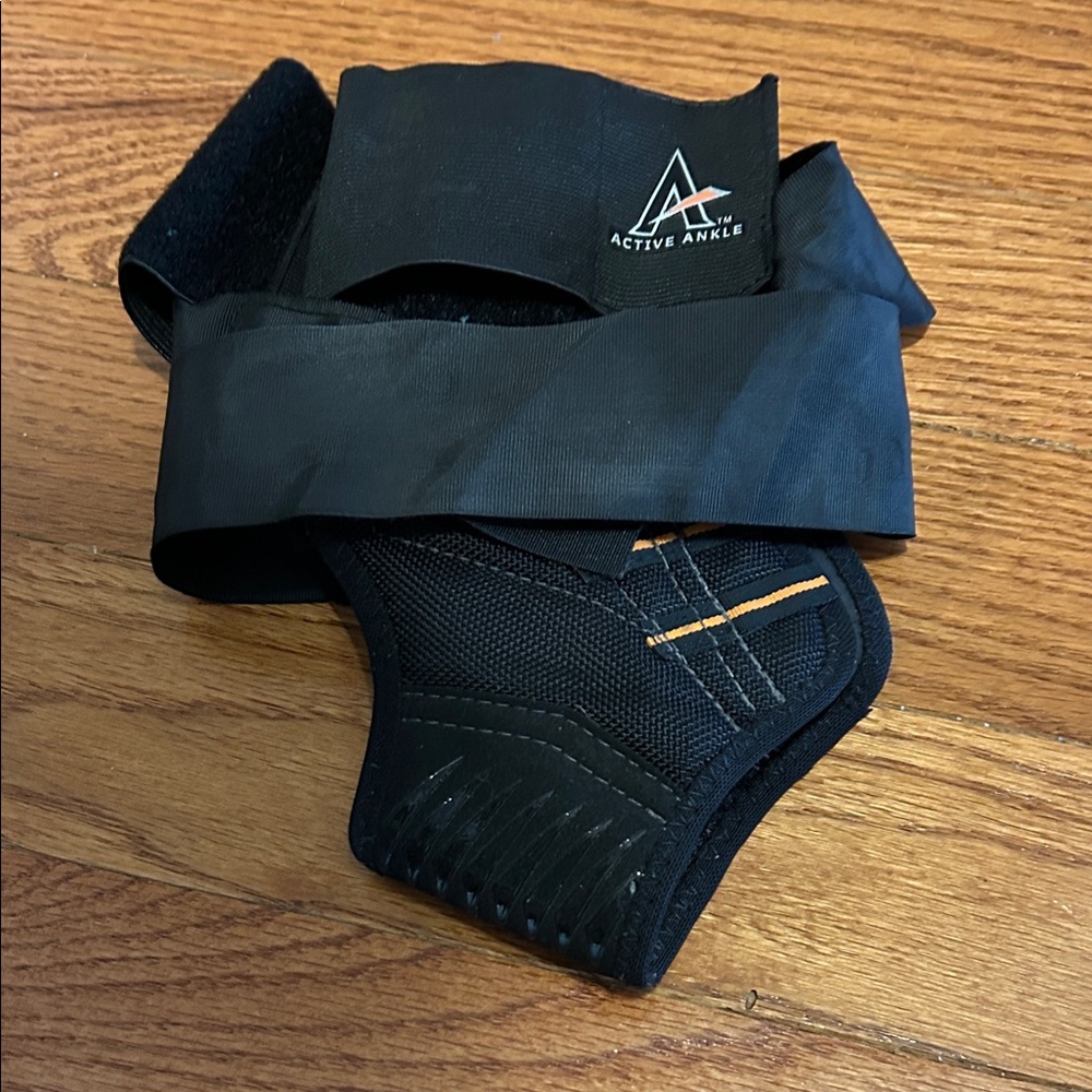 Active Ankle Black Support Brace